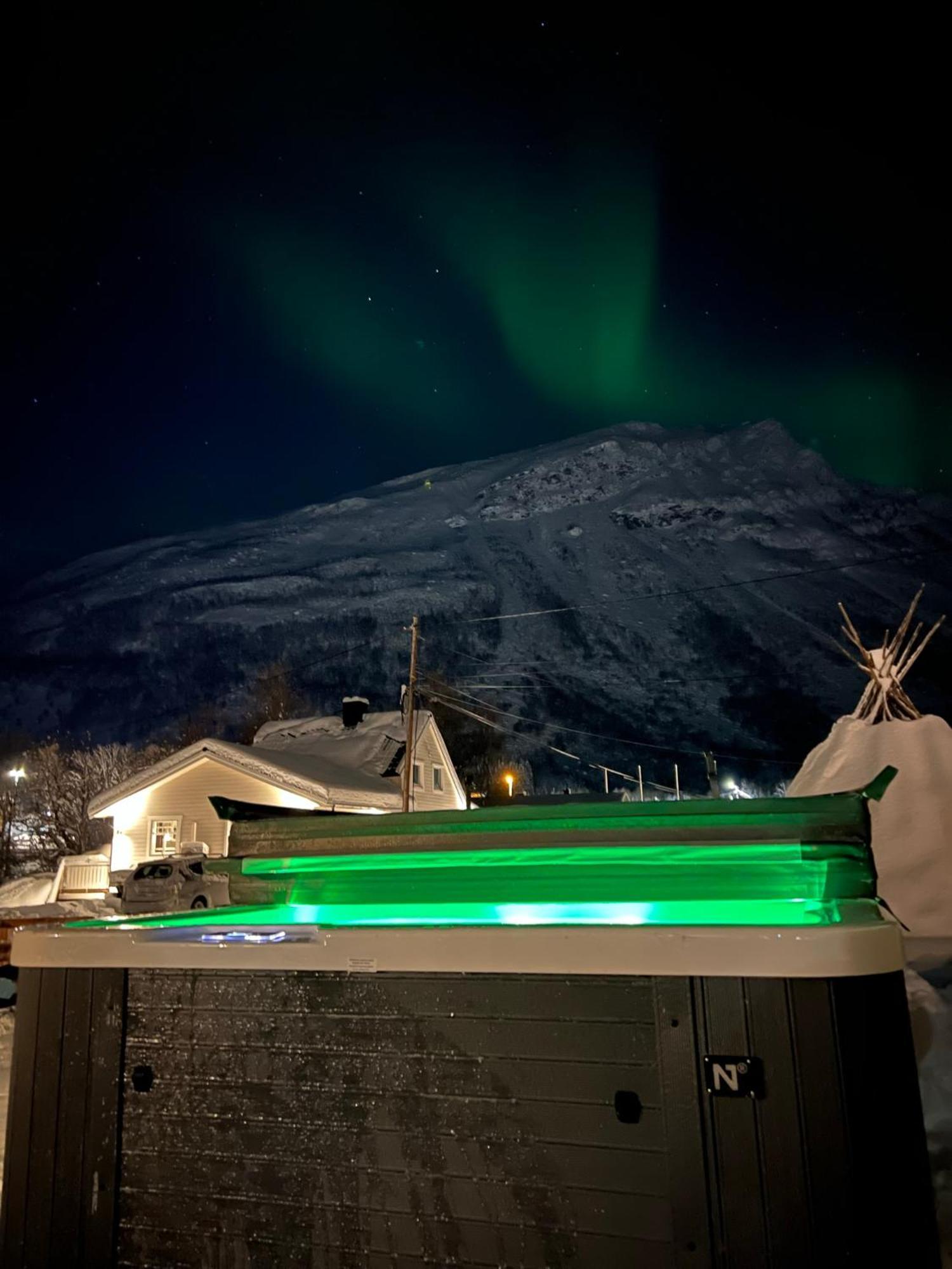 Alpan Apartments, Lyngenfjord Olderdalen エクステリア 写真