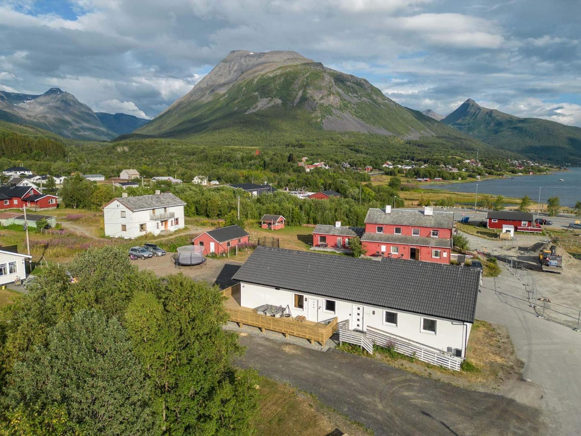 Alpan Apartments, Lyngenfjord Olderdalen エクステリア 写真