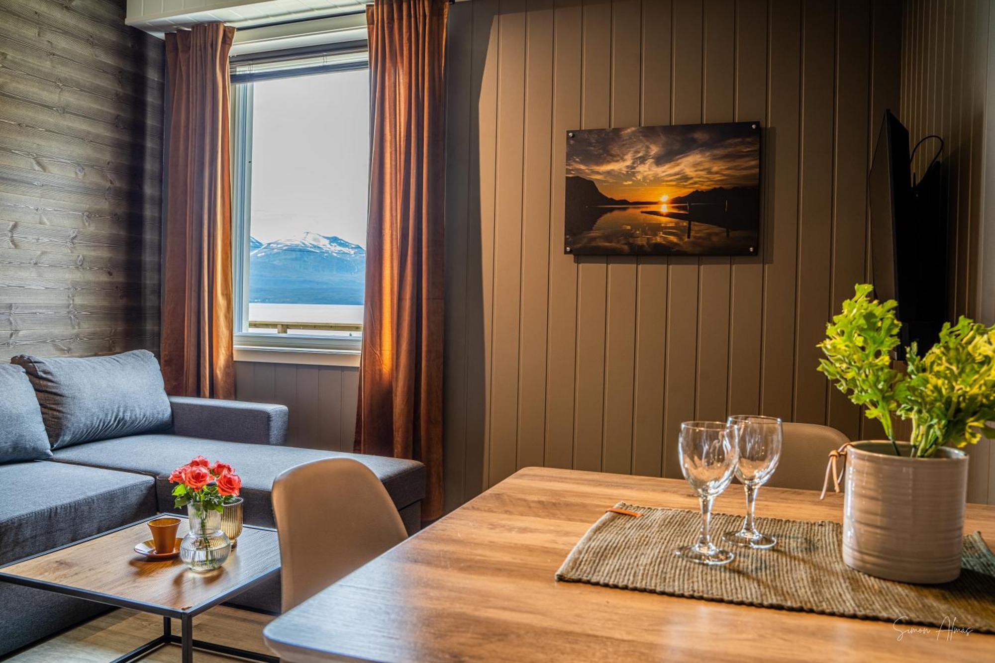 Alpan Apartments, Lyngenfjord Olderdalen エクステリア 写真