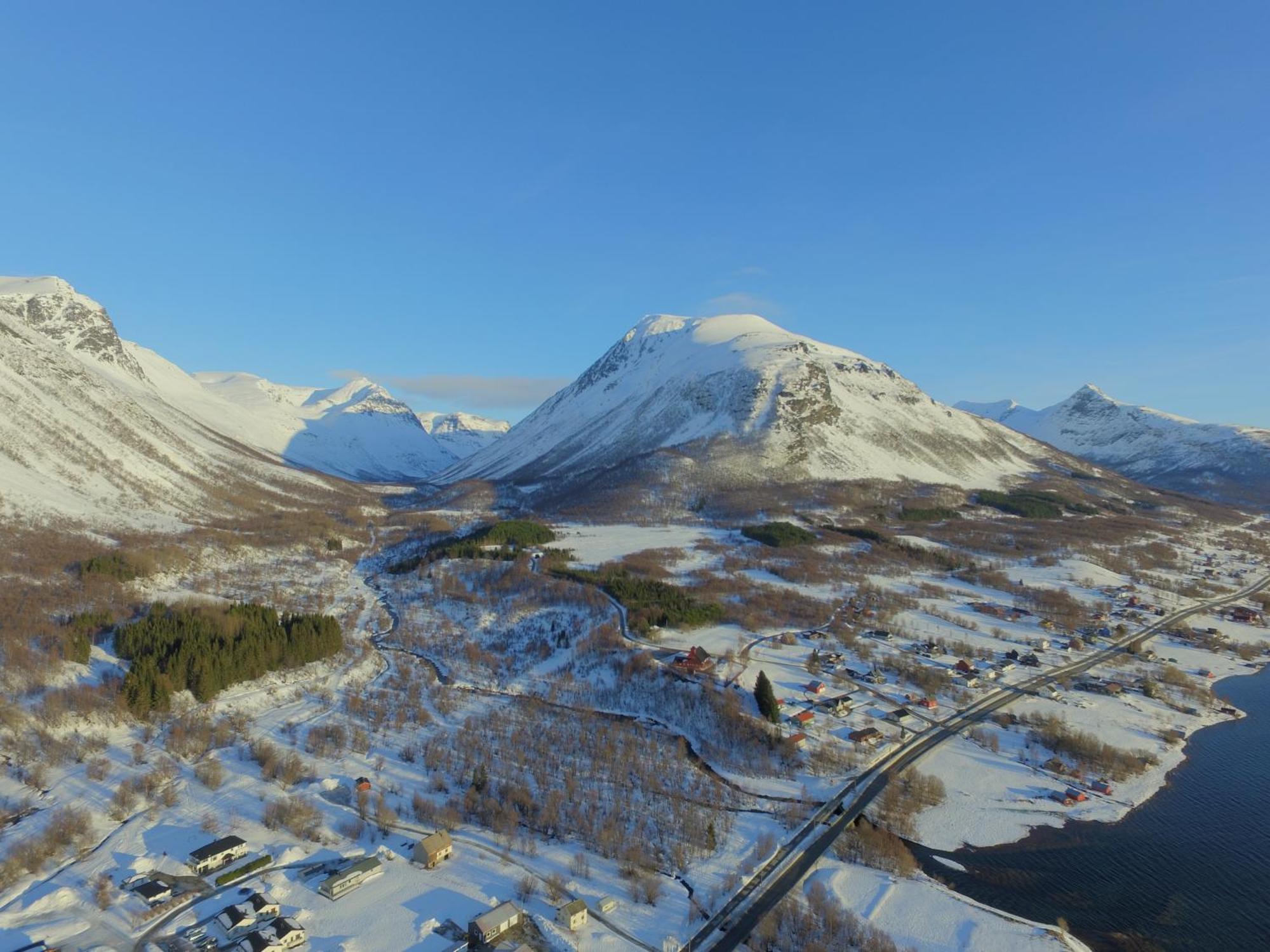 Alpan Apartments, Lyngenfjord Olderdalen エクステリア 写真